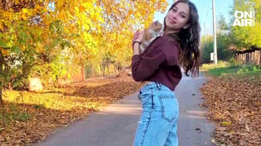 Зов за помощ: 19-годишната Зина се нуждае от лечение, за да може да ходи отново