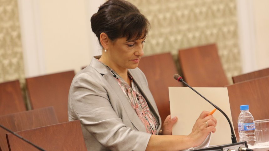Дариткова: Едва ли ще се запомни с добро този, който с юмрук призовава за метежи