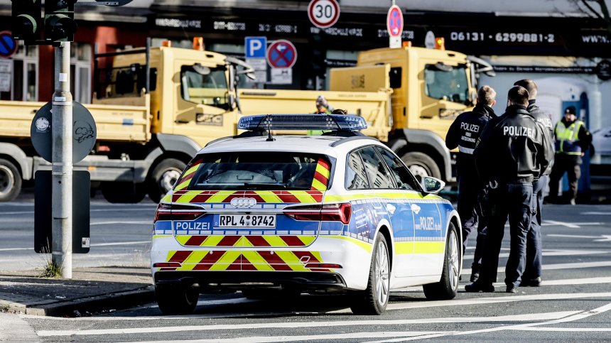 24-годишен намушка с нож двама души пред супермаркет в Германия