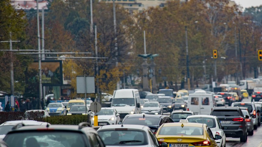 АПИ: Внимавайте, идват дъжд, сняг и ледени настилки