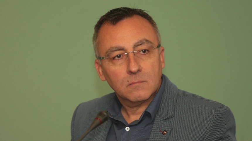 Директор: Изпращанията на абитуриентите ще поставят учителите под риск
