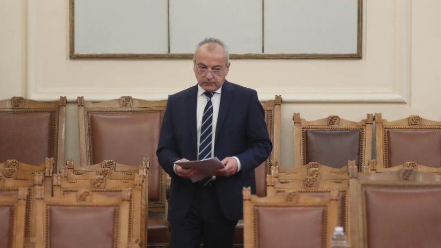 Служебният премиер : Вече си представях заглавията - "Гълъб Донев отлетя от МС"