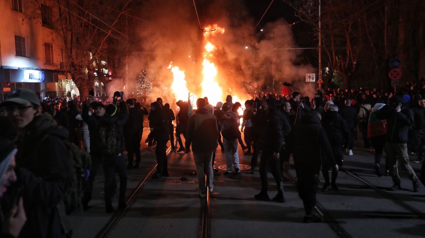 Съдът остави в ареста четирима заради погрома след протеста в София