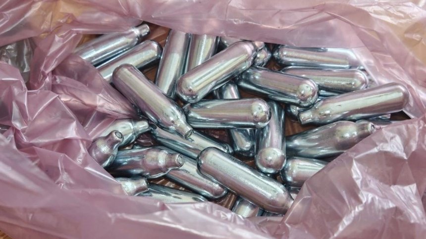 СДВР залови над 12 000 флакона и капсули райски газ в София