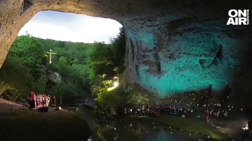 Магичен пасхален концерт озвучи Божи мост, събират средства за параклис
