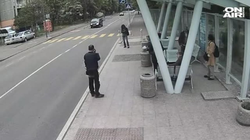 Мъжът, който ритна баба на спирка в Бургас - на свобода