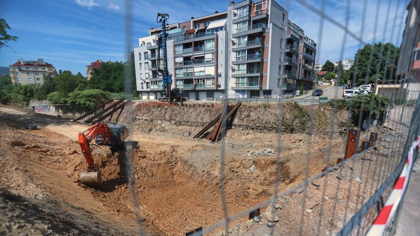 В "Овча Купел" протестират заради премахването на пешеходен мост