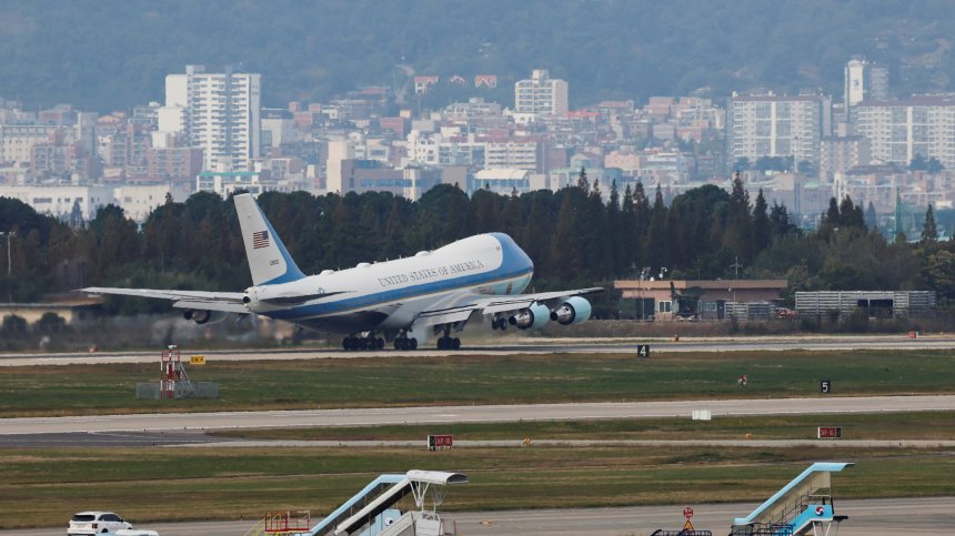 САЩ свиват с 10% полетите на 40 летища заради блокираното правителство