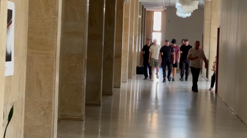 Домашен арест за двамата данъчни от НАП, хванати с подкуп в Черноморец