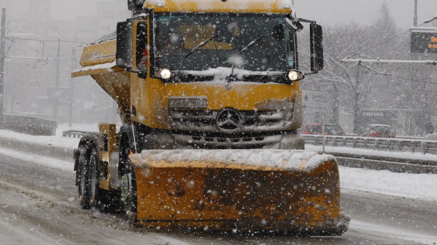 Столичната община изкара снегорините, инспектори контролират работата на терен