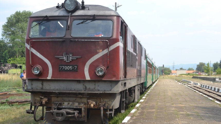 Теснолинейка блъсна човек край Велинград