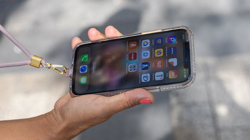 ЕС глобява Apple с 500 млн. евро, компанията пpeмaxвa основна функция от устройствата