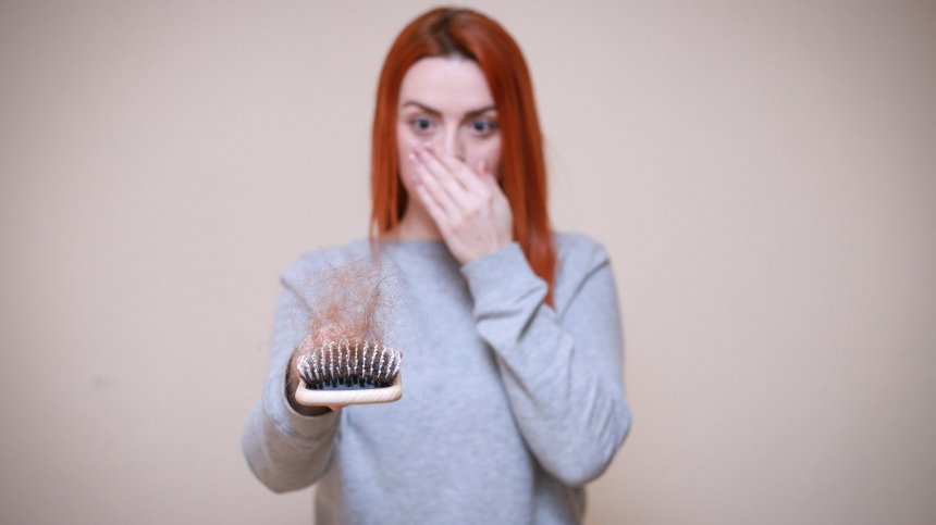 Окапване на косата: Възможно ли е това след боледуване с Ковид-19?