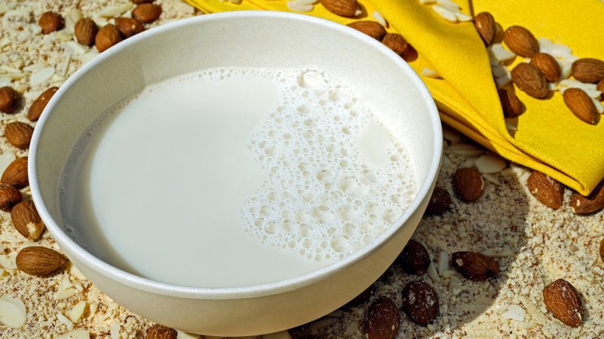 Какви за ползите от консумацията на ядково мляко?