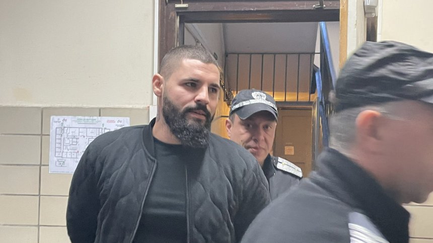 Георги, обезобразил Дебора, поиска делото да бъде прехвърлено в друг град