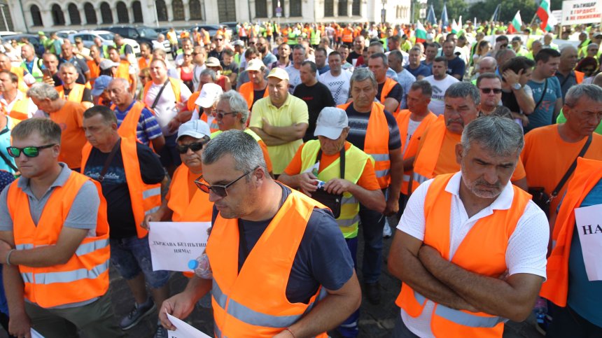 Пътните строители прекратяват протестите, ще преговарят със служебния кабинет