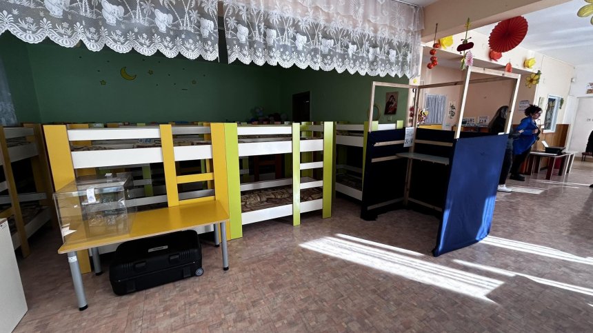 Машина остана в шкаф в Благоевград, секция отвори час по-късно - членовете се успали