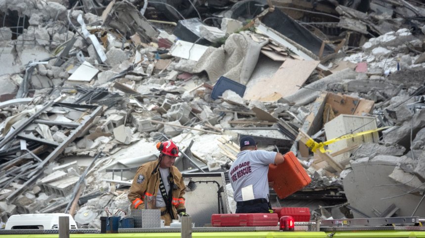Стонове под руините: Спасиха десетки от отломките на рухналата сграда в Маями