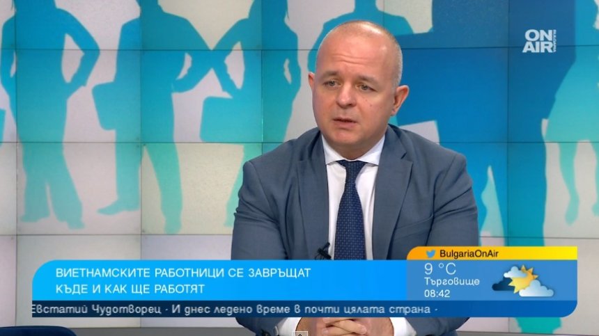 Чакаме виетнамци да запълнят дупките в пазара на труда, ще се отразят ли на заплатите?