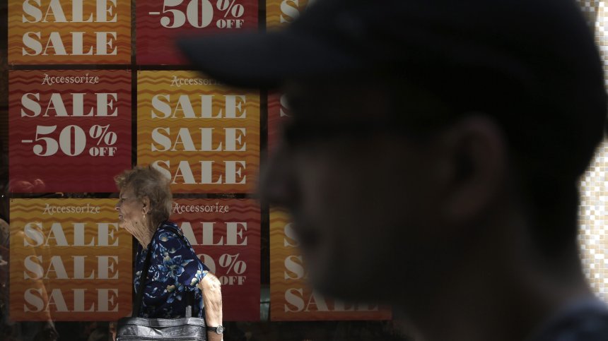 Евростат: Много българи и гърци са на прага на бедността, живеят под риск