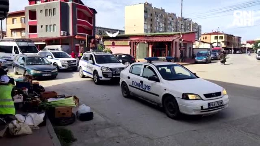 Полиция и жандармерия блокираха ромската махала в Пазарджик