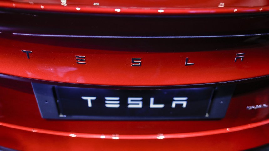 Защо в САЩ започнаха да палят електромобили на Tesla? (+ВИДЕО)