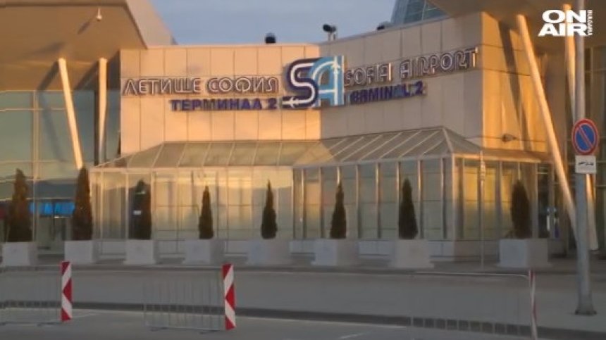 Заради кашлица: Свалиха журналист от правителствения самолет