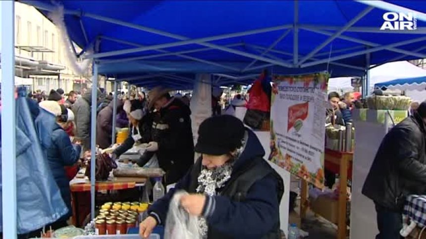 Производители от цялата страна представиха продуктите си на коледен пазар в София
