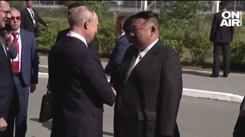На "Восточний" Путин посрещна Ким Чен Ун с ръкостискане, започват сериозните разговори