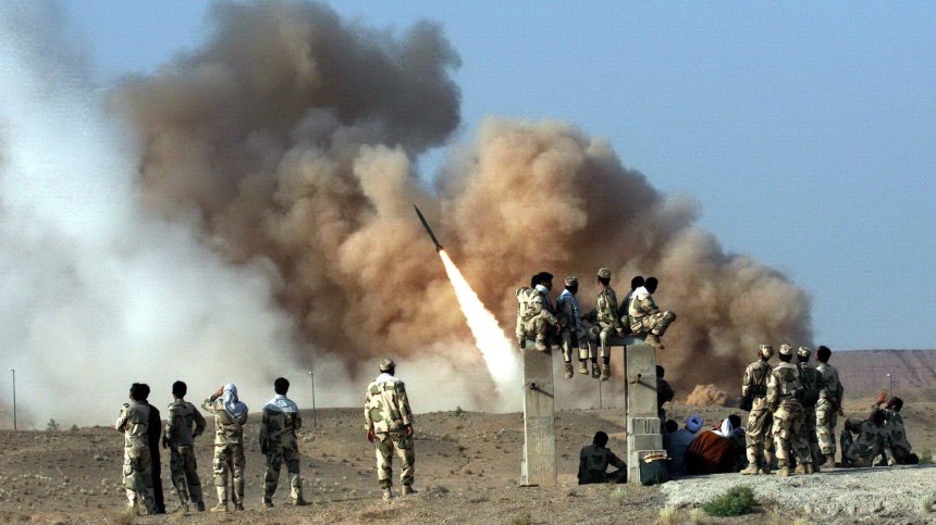 Иран с ракетни удари срещу американски войски в иракски бази
