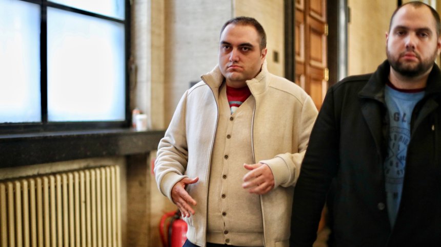 10 хил. лв. гаранция за директора с камерите в тоалетните и признание от негова страна