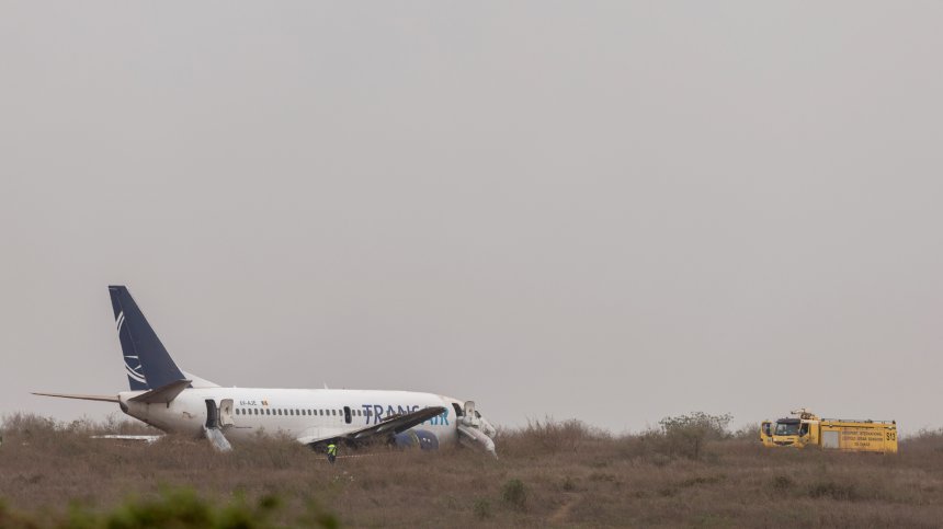 Пореден инцидент с Boeing - самолет катастрофира в Сенегал, ранени са 11 души