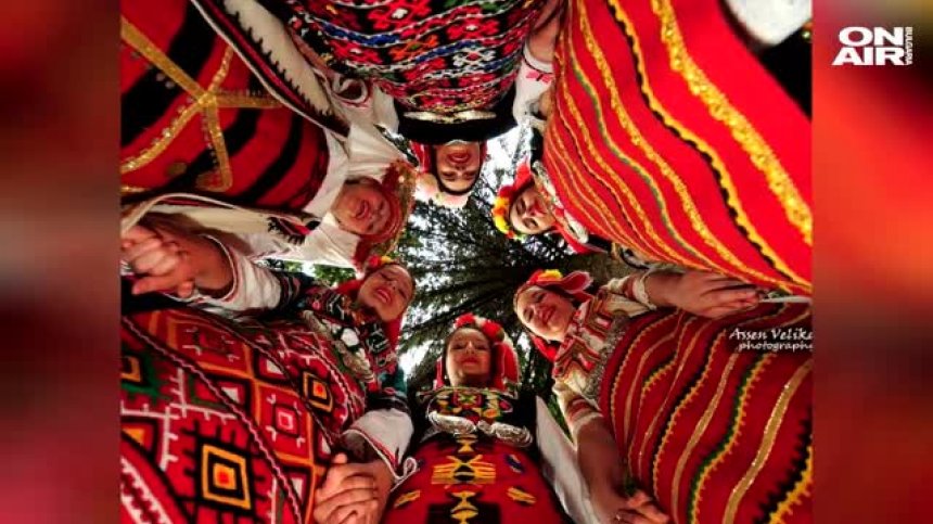 Как народната носия променя хората