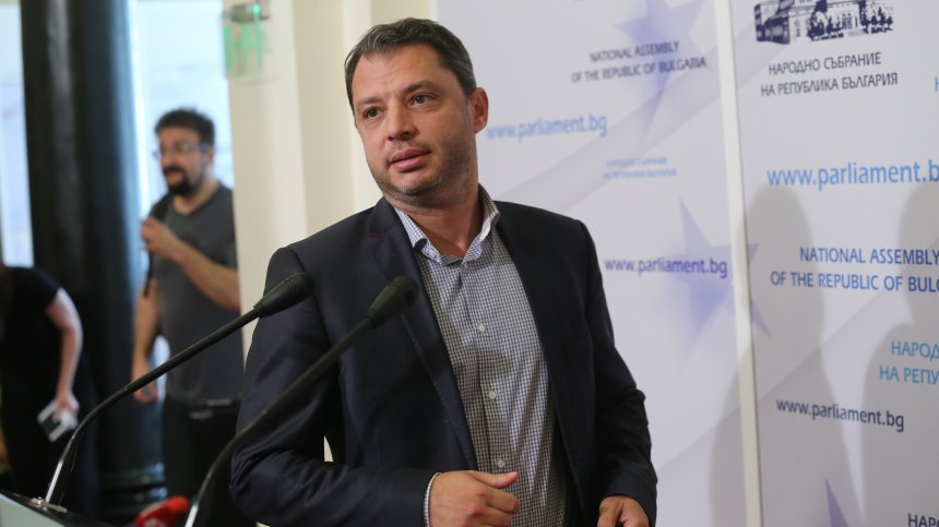 Лекуват в болница Делян Добрев, заразен е с коронавирус