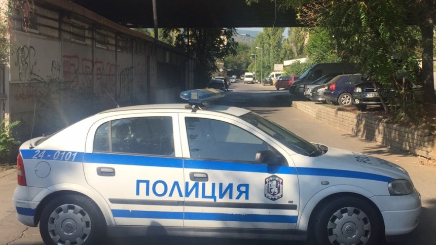 Изоставена чанта стресна минувачи около Баня баши, отцепиха района