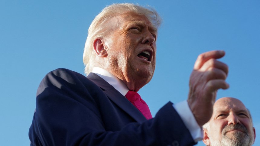 Диагностицираха Доналд Тръмп с венозен проблем след синини по ръцете