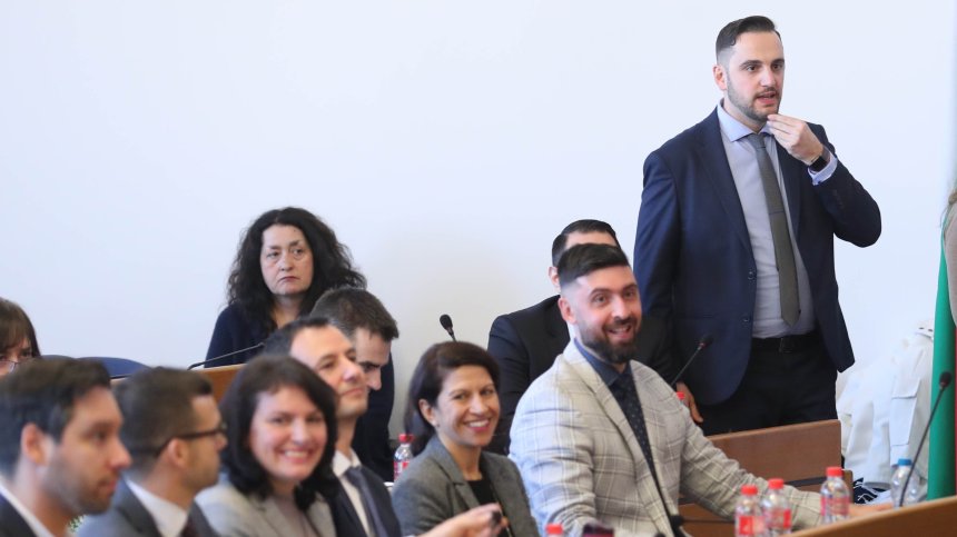 Бял дим над СОС: Разбраха се за временен председател