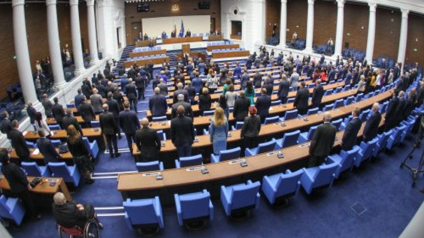Нов парламент и нови надежди, Мика Зайкова открива първото заседание