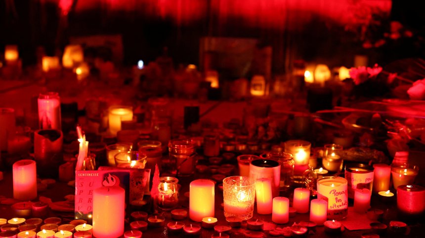 Франция си спомни за жертвите: 10 години от терористичните атаки