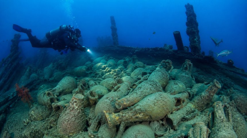 Морето разкри тайна на 2000 години: Откриха древен римски кораб край Сицилия (+ВИДЕО)