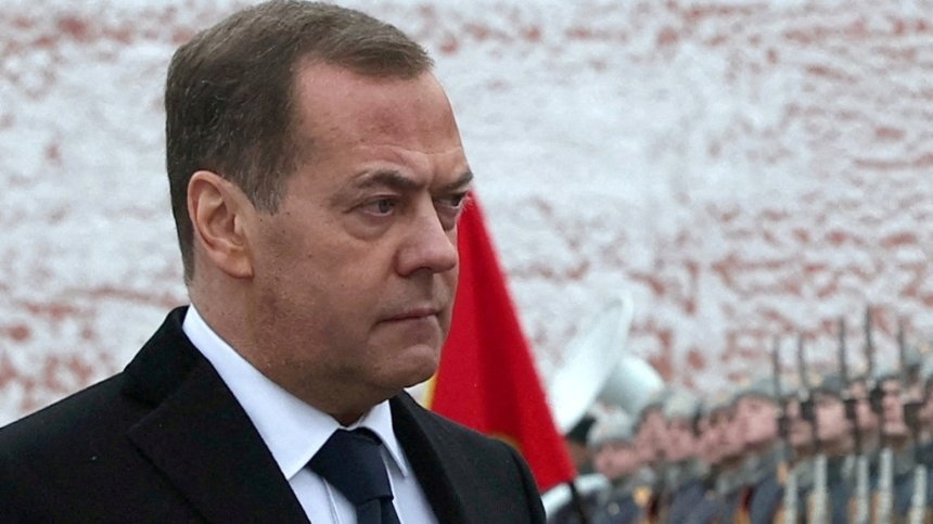 Медведев: Русия няма да приеме войски на НАТО под прикритие в Украйна
