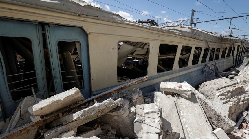 Русия срина гарата в Лозова, двама души са убити, лекари опитват да спасят четирима (+СНИМКИ)