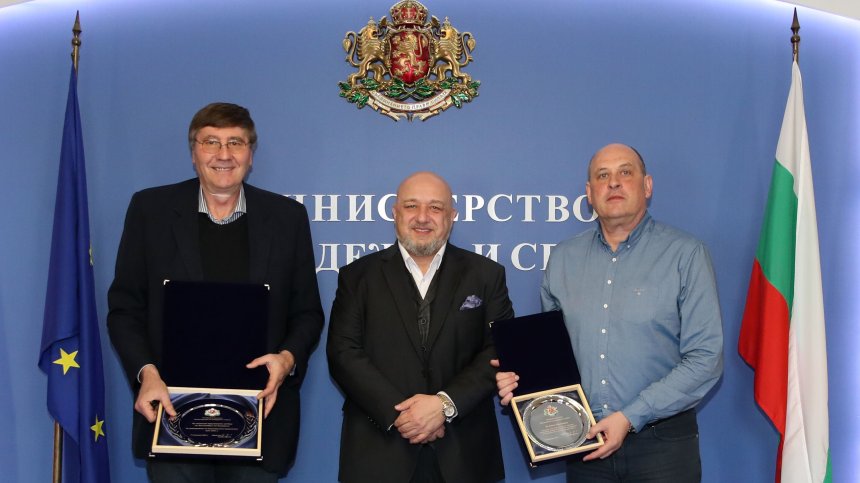 Кралев награди националите по баскетбол и селекционера Росен Барчовски