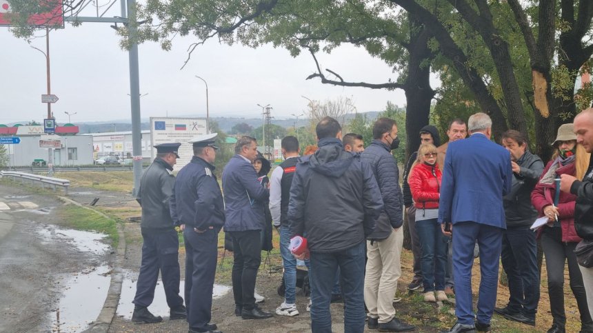 Напрежението в Айтос ескалира - изграждането на обходен път ще се забави