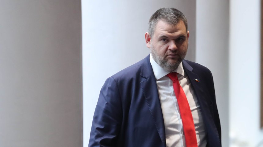 Пеевски: Служебното правителство е срам за България