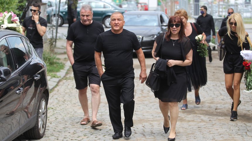 Стотици се стекоха на поклонението на Николай Щерев