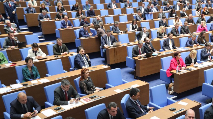 Машинно гласуване в секциите с над 300 избиратели, отпада ограничението за чужбина
