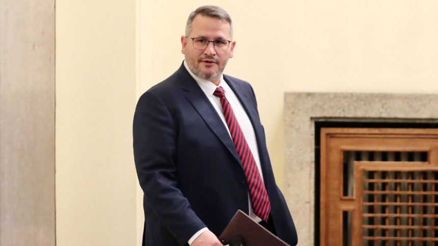 ИТН търси Христанов в кабинета му и поиска оставка след проваленото изслушване (ВИДЕО)