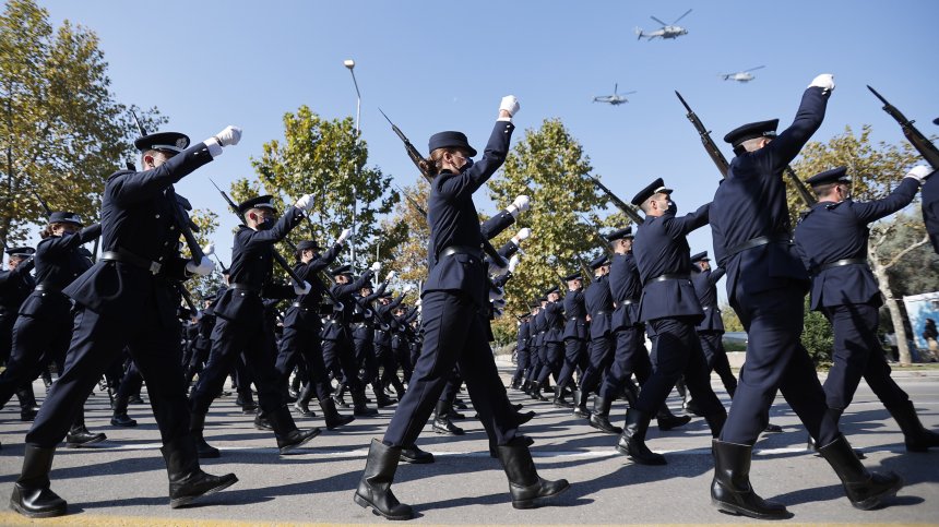 Гърция празнува националния си празник с военен парад