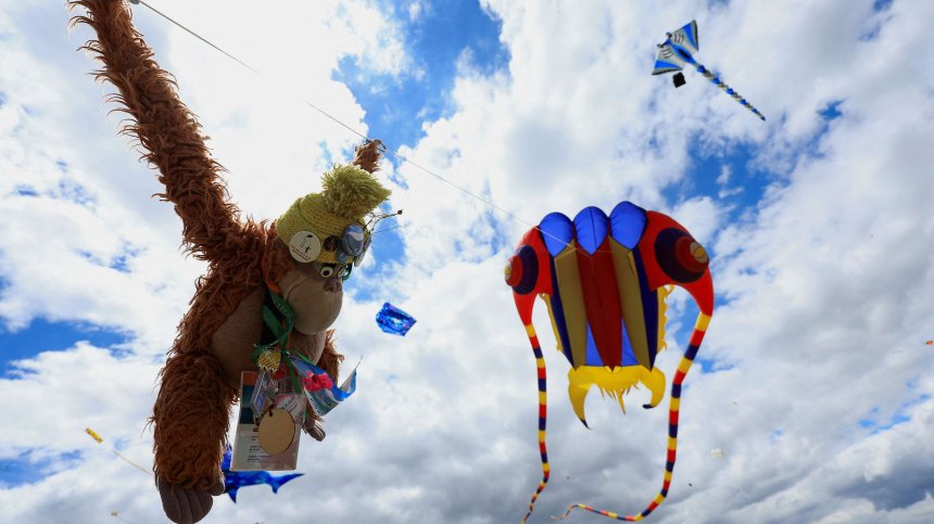 Фестивал на хвърчилата в Кейптаун акцентира върху психичното здраве (СНИМКИ)